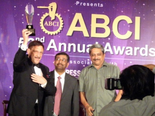 Maxim Behar (left) received the "Communicator of the Decade" Award from the President of the Association of Business Communicators of India Yogesh Joshi and the Chief Minister of Goa Manohar Parrikar. Photo by M3 Communications Group, Inc.